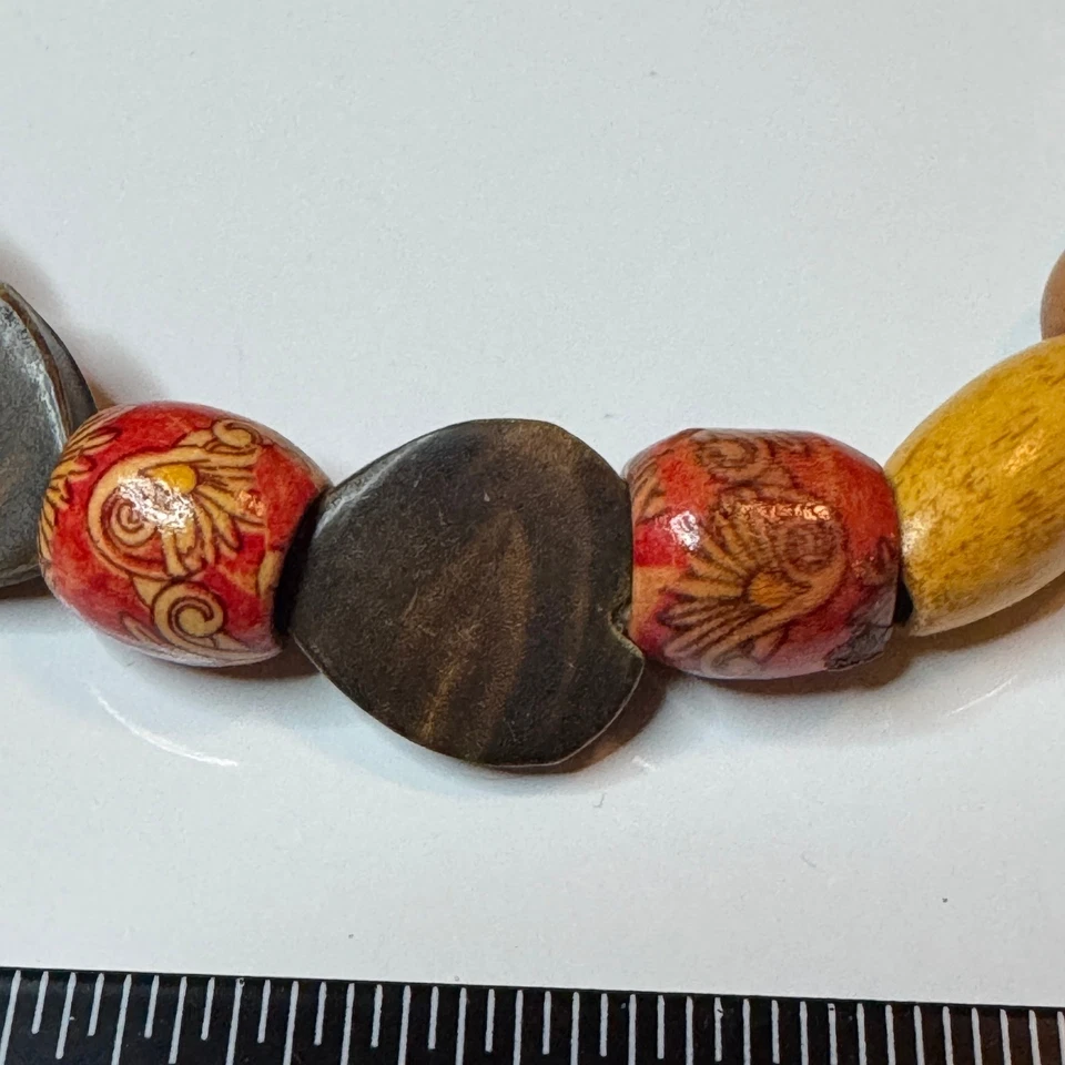 Collar Bohemio de Madera con Cuentas Cierre de Palanca Tono Tierra Colores Rojo Acento Cuentas Foto 3 de 4