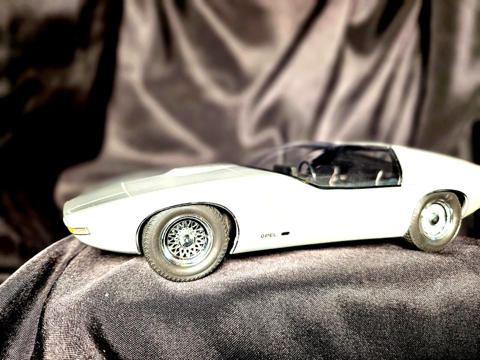 RARE BOS Models Opel CD Concept 1969 Silver 1:18 Scale Inv. #0712 - Image 2 of 4