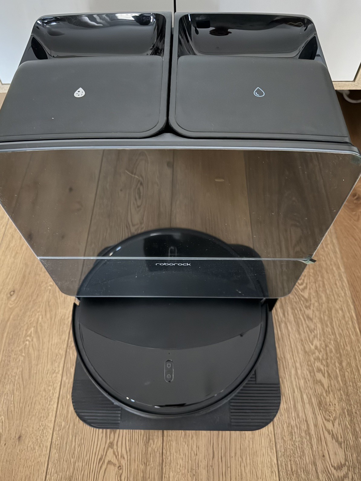 Robot Roborock Saros 10r come NUOVO e IN GARANZIA fino inizio 2027 + base 4.0