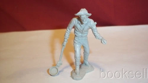 ORIGINAL 1960 MARX GUNSMOKE 54MM GRAY SP SLUICE OPERATOR MINER STICK & GOLD PAN