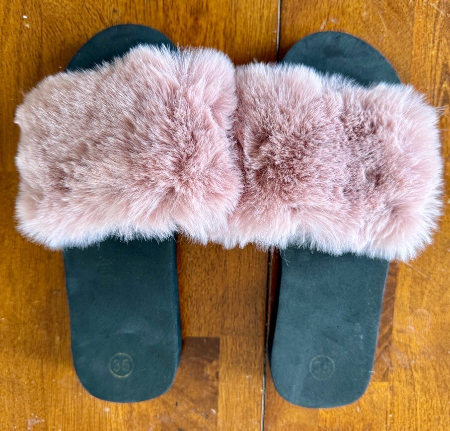 Girls Faux Pink Fur Slides - Stylish and Comfortable Slip-On Sandals Size: 3