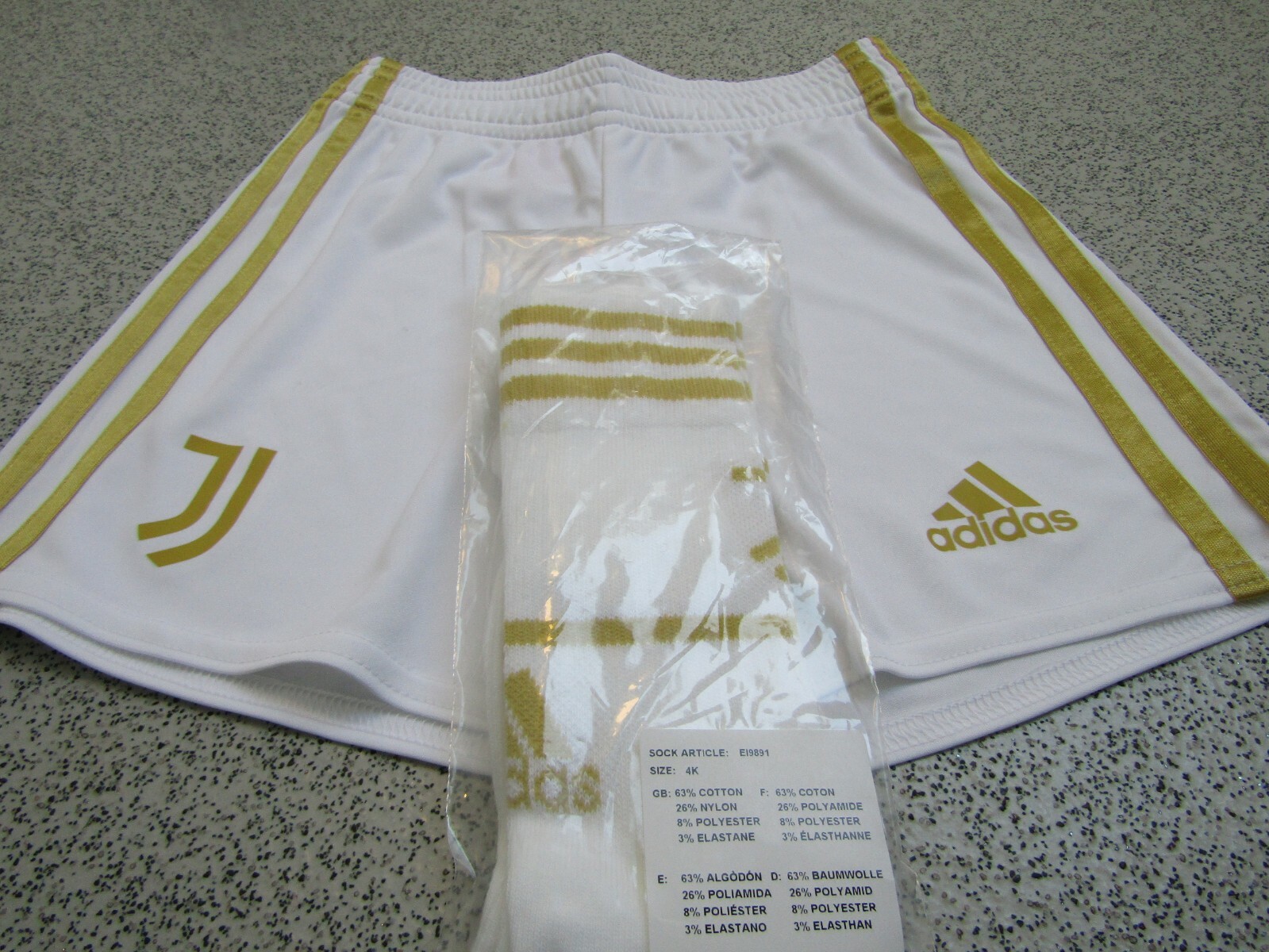 Official adidas Juventus Infant Home Full Kit 2020/21, Size 34 Years eBay