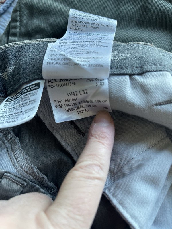 DockERS Men's Classic Fit Light Brown Size 42x32