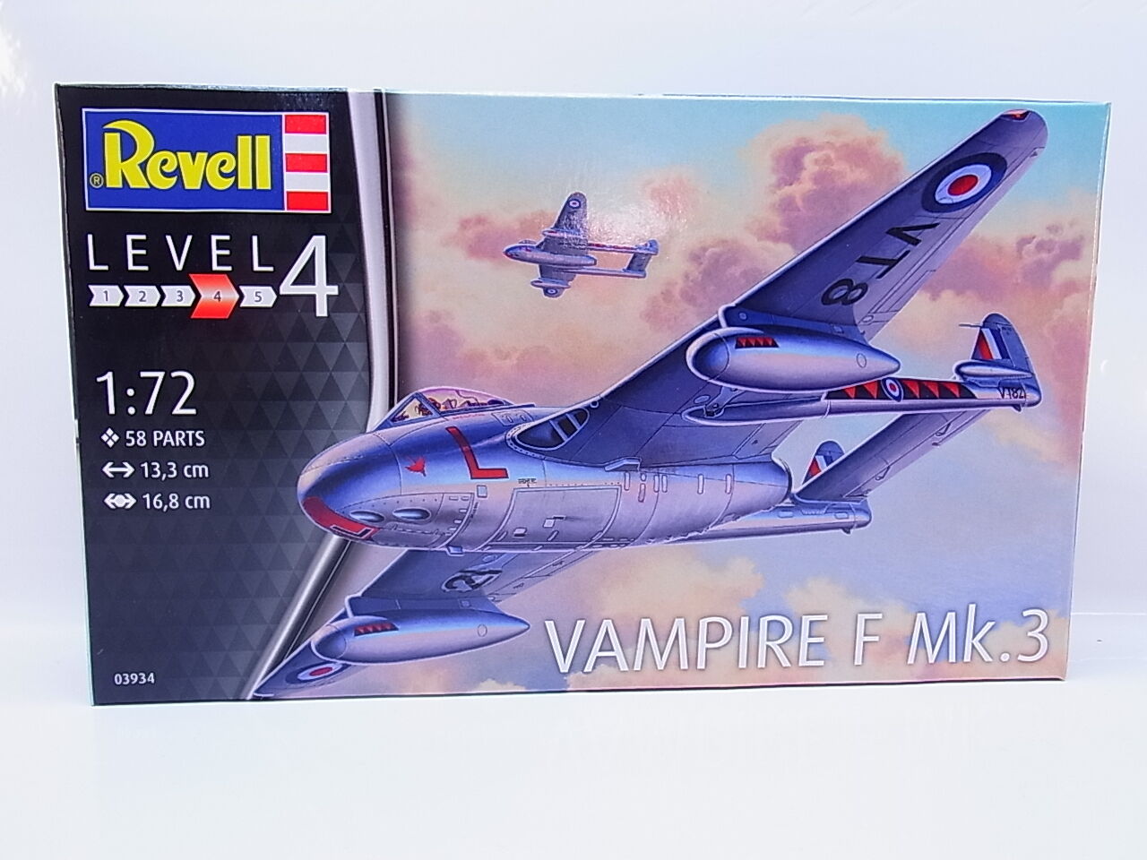 Lot 43711 revell 03934 f mk.3 1:72 vampire kit new original packaging