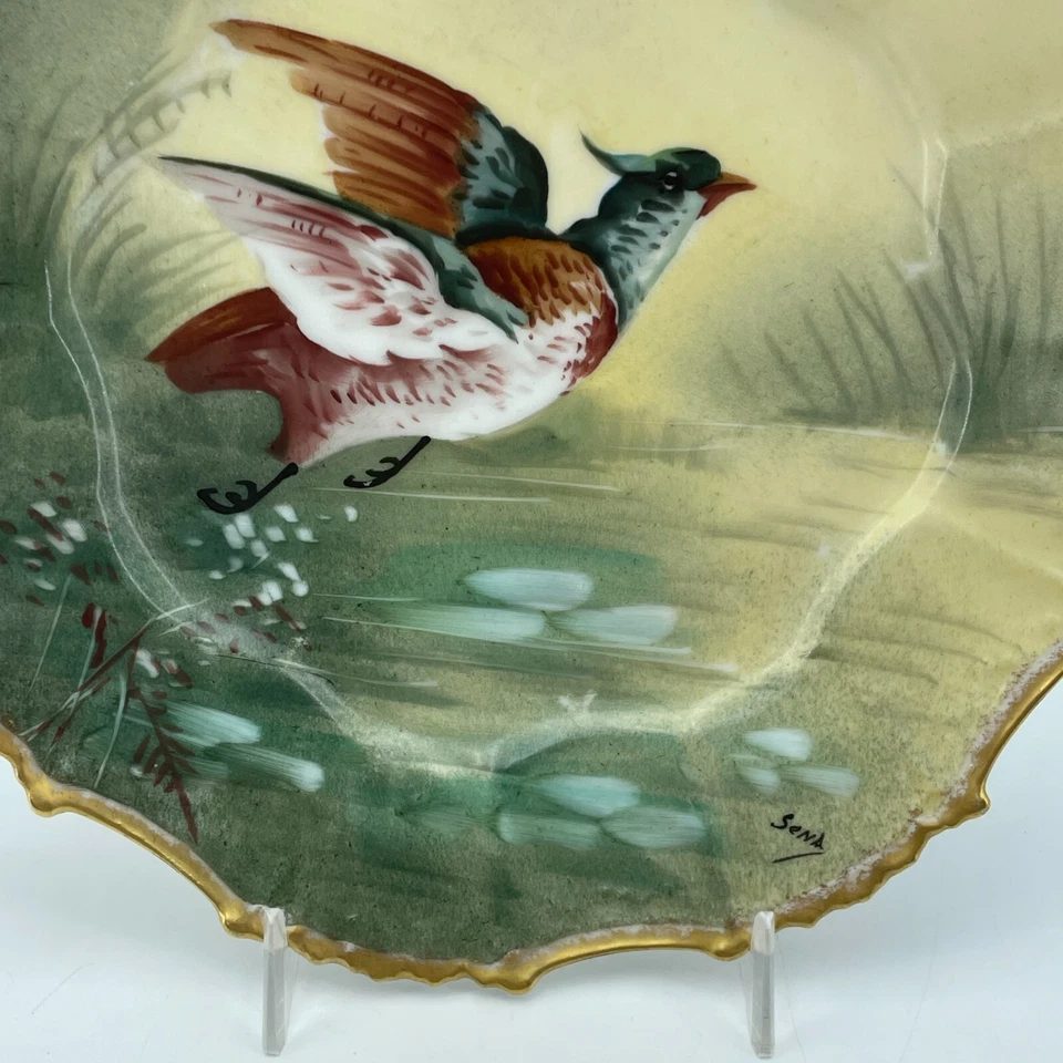 Декоративное искусство французская пластина ЛИМОЖ 8,75 дюйма с ручной росписью утка с подписью Сена золотой ободок - Изображение 4 из 4