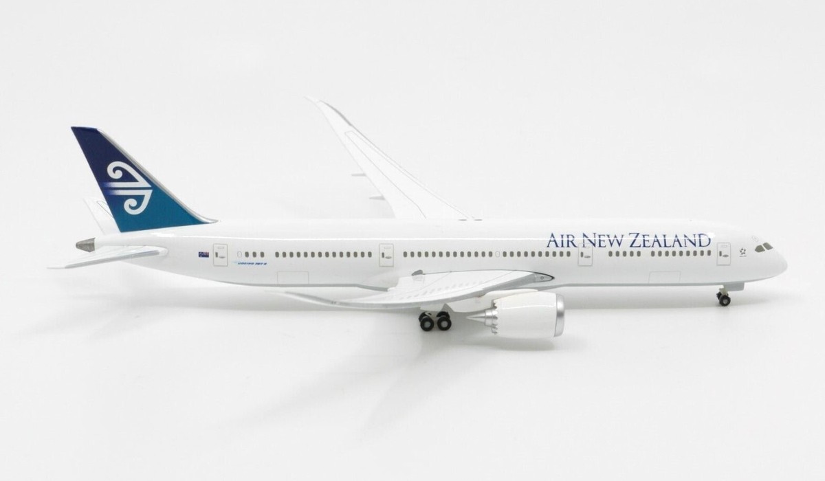 Hogan Wings 5125, Air New Zealand, Boeing 787-9 (Inflight