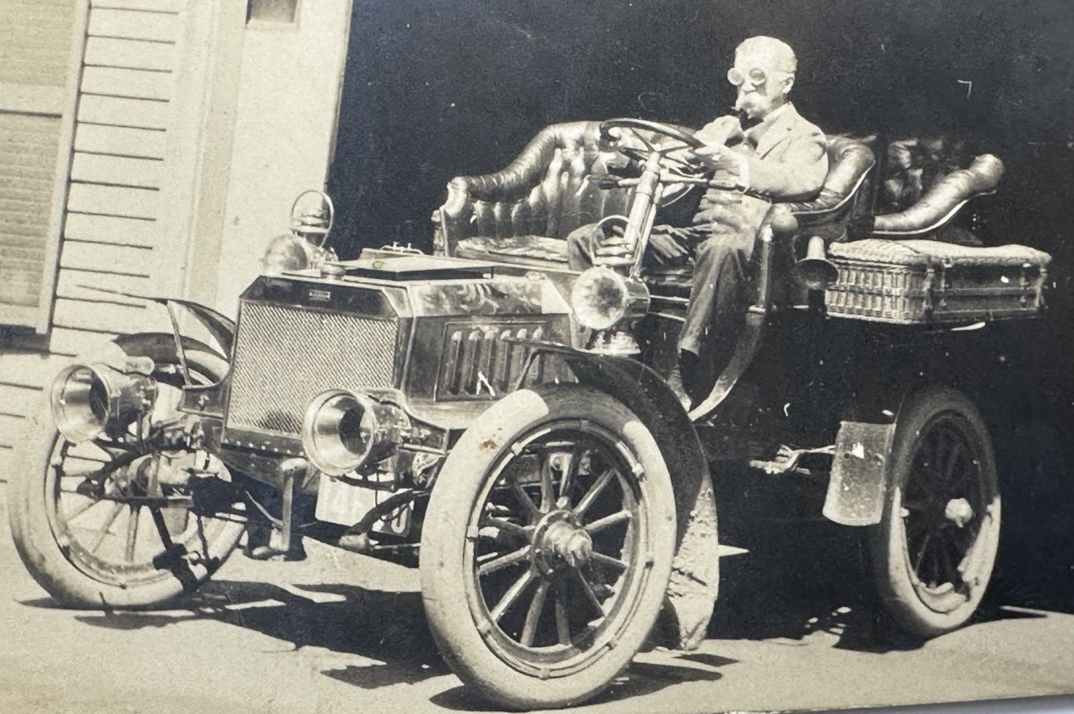 ANTIQUE PHOTO: OLDER MUSTACHED GENTLEMAN IN OPEN TOP CAR WEARING GOGGLES FP427