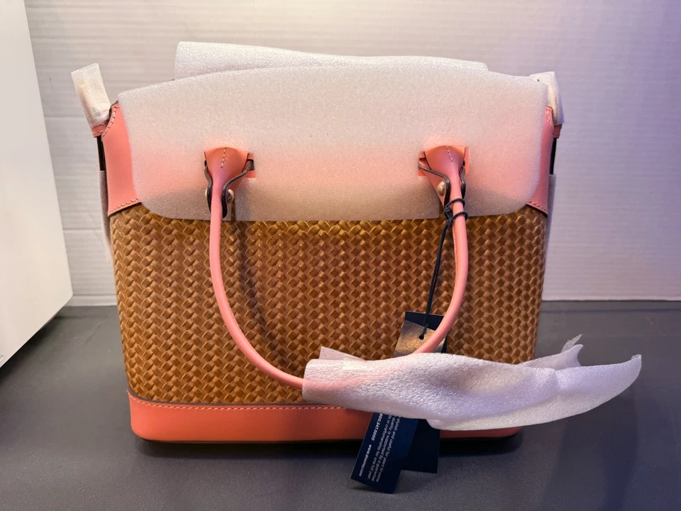 NUEVO Bolso de mujer Dooney and Bourke Beacon tejido abovedado coral Foto 3 de 4