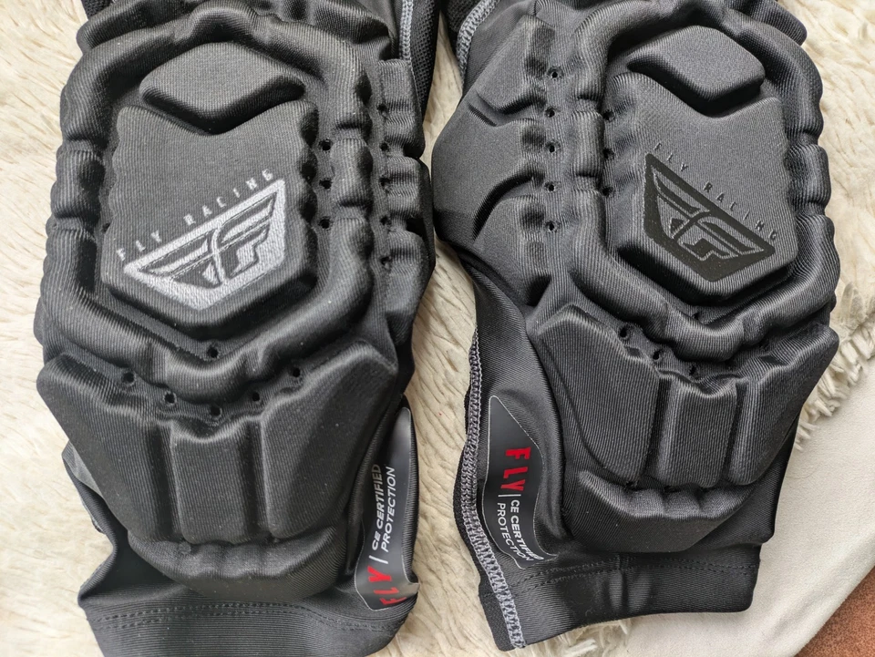 Fly Racing Barricade Lite Knee Guard Small Black - Image 2 of 4