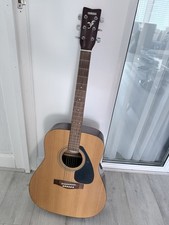 Yamaha F310 6-String Acoustic Guitar with Padded Gig Bag. Great Condition.