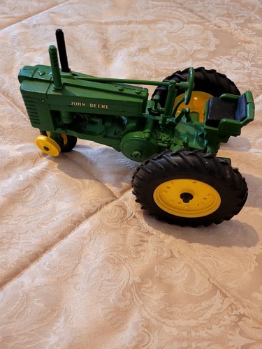 ERTL JOHN DEERE G, DIECAST TRACTOR, 1:24 SCALE - Picture 4 of 9
