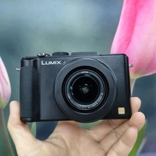 Panasonic LUMIX DMC-LX7K LX7 10.1 MP Digital Camera 3.8x Optical Zoom -Black