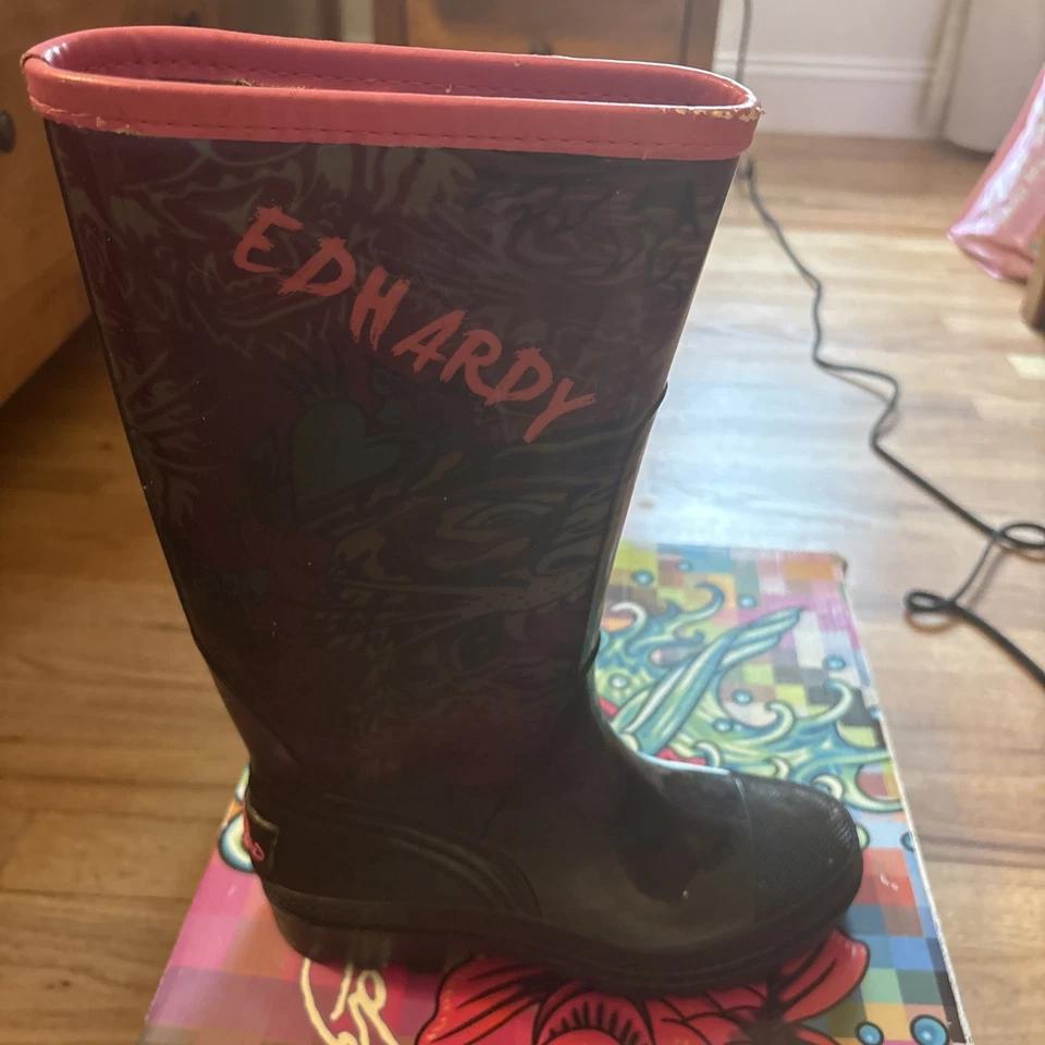 Ed Hardy Москва Y2K дождя загрузки женщина размер 7 с коробкой Preloved Бесплатная доставка - Изображение 4 из 4