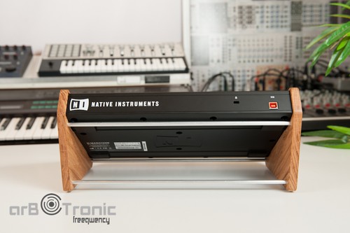 Native Instruments Maschine Mikro MK1 MK2 Echtholz Seitenteil Ständer Stand - Bild 5 von 7