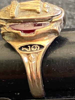 Cool Vintage 10K Gold 1967 3.8 gr High School Class Ring sz 6 with