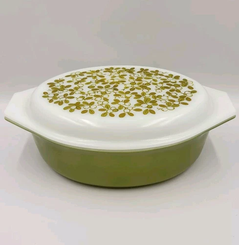 VINTAGE CRYSTAL & GLASS -Pyrex Verde Avocado Green 2.5 Qt Covered Casserole Dish