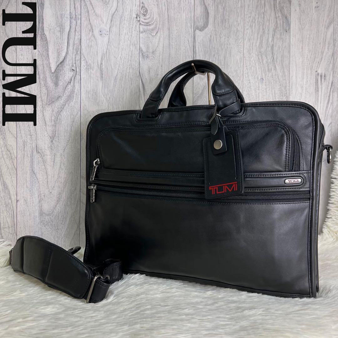 TUMI Black Leather 2Way Business Bag A4Friendly and Stylish TUMI Black Leather 2Way Business Bag A4Friendly and Stylish