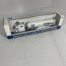 SpecCast 36542 Freightliner Classic XL 1:64 PPG Propane Tanker White Die Cast