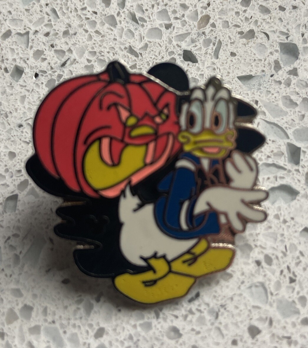 Disneyworld Donald Duck Jack O Lantern Halloween Hidden Mickey 2007 pin