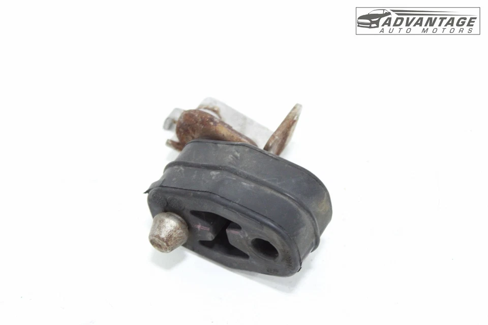 Chrysler 300 S 2008-2023 tracción trasera 3,6 L tubo de escape inferior montaje de suspensión con soporte OEM Foto 3 de 4