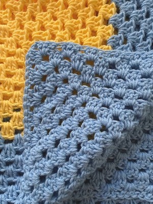 BEAUTIFUL NEW HANDMADE CROCHET BABY BLANKET/AFGHAN YELLOW & PASTEL BLUE