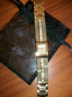 -DKNY- Uhr goldfarben mit weißen Schmucksteinen TOP Zustand!!!