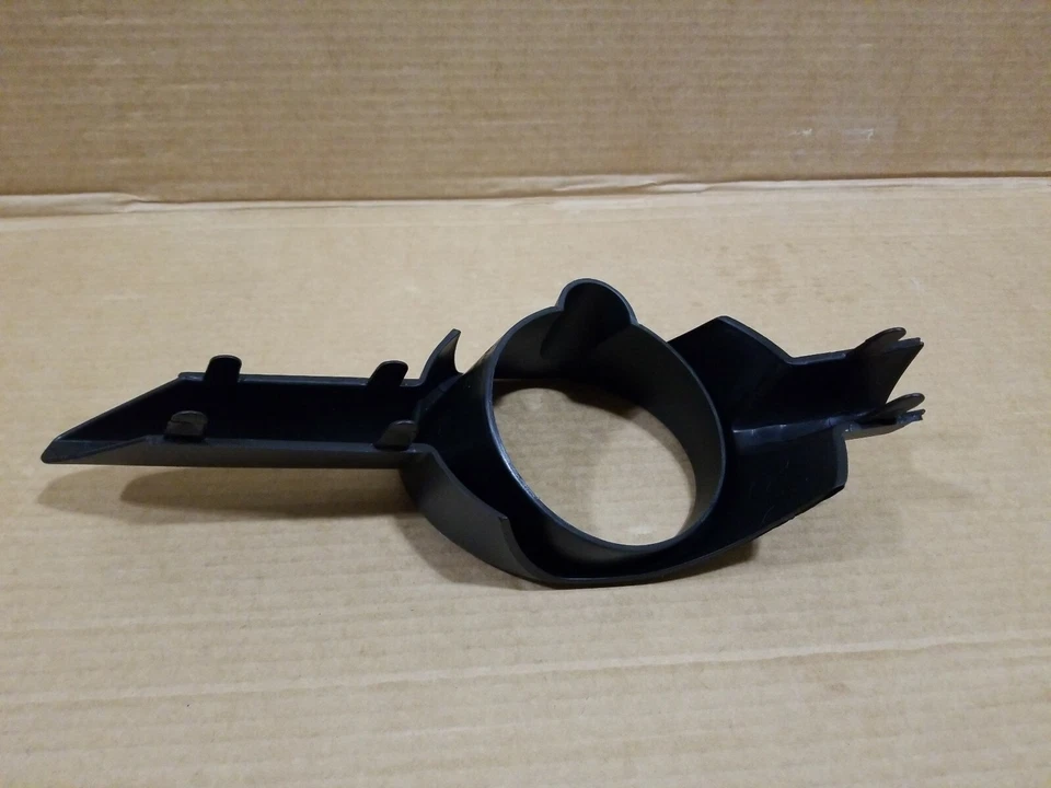 2008-2011 CHRYSLER TOWN & COUNTRY OEM ПРАВАЯ ПРОТИВОТУМАННАЯ ФАРА ОБОДОК 05113234AA - Изображение 4 из 4