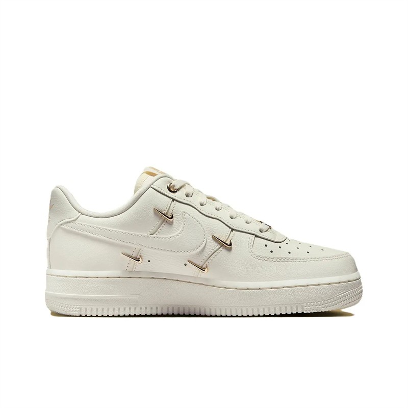 NIKE AIR FORCE 1 07 LX セイル Nike Air Force 1 '07 LX Women's Shoes. Nike ID