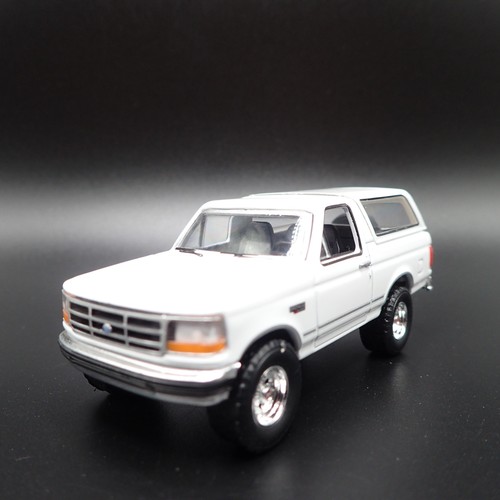1993 93 FORD BRONCO XLT OJ SIMPSON / AL COWLINGS 1:64 SCALE DIECAST MODEL CAR