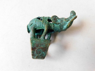 7) Ein originaler INDISCHER (?) Ring aus aus dem 18. Jahrhundert aus Bronze