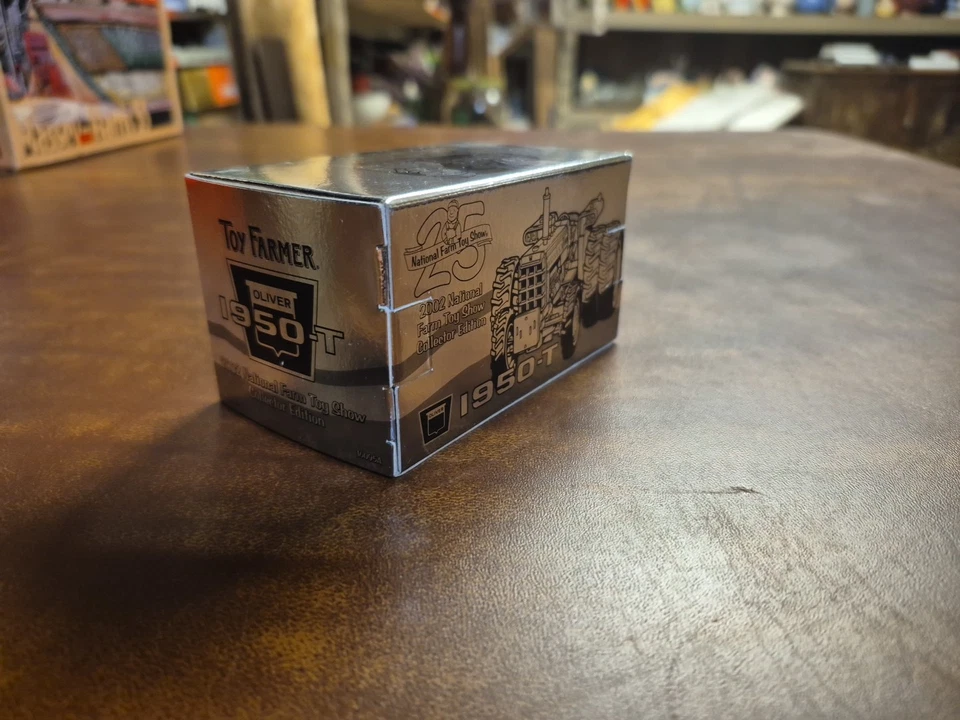ERTL - Tractor Oliver 1950-T - Salón Nacional de Juguetes de Granja 2002 - Fundido a presión 1/64, nuevo Foto 2 de 4