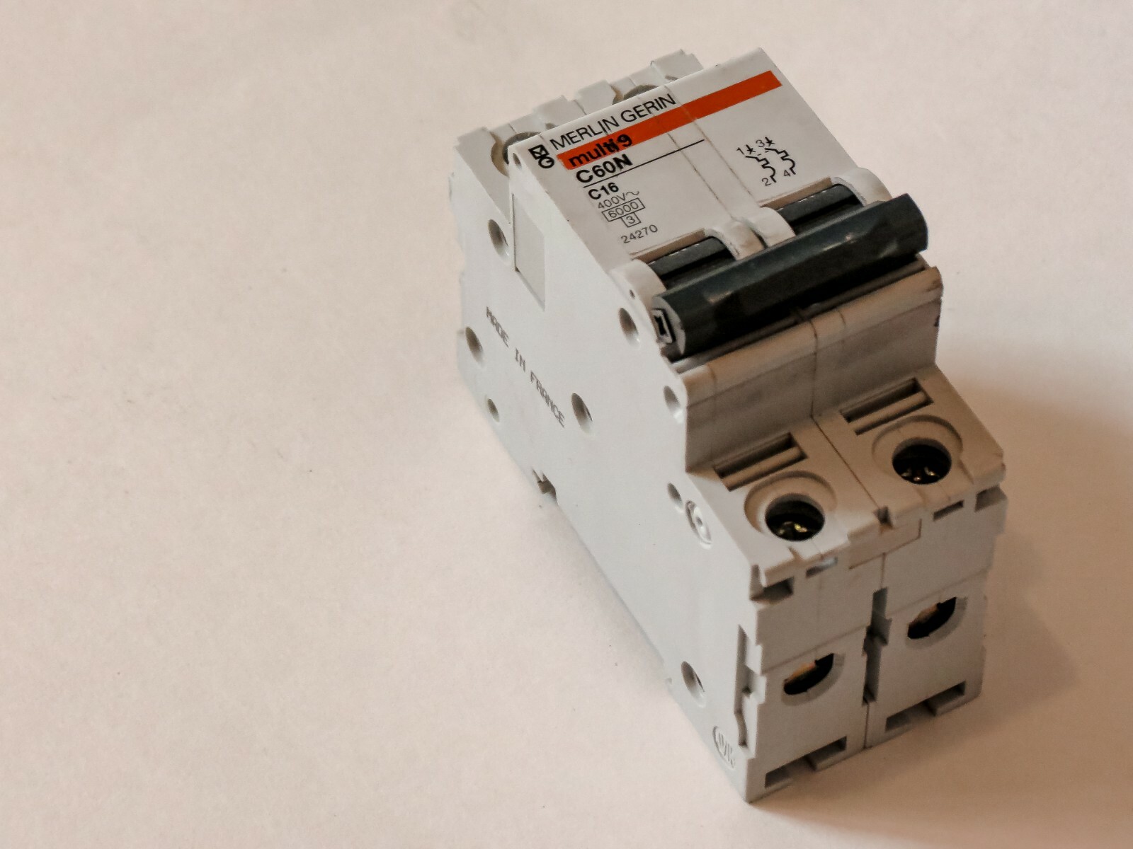 Merlin Multi 9 C60a 2 Pole Circuit Breaker C16 Amp 400v W Vigi C60 Module Of Aux For Sale Online Ebay