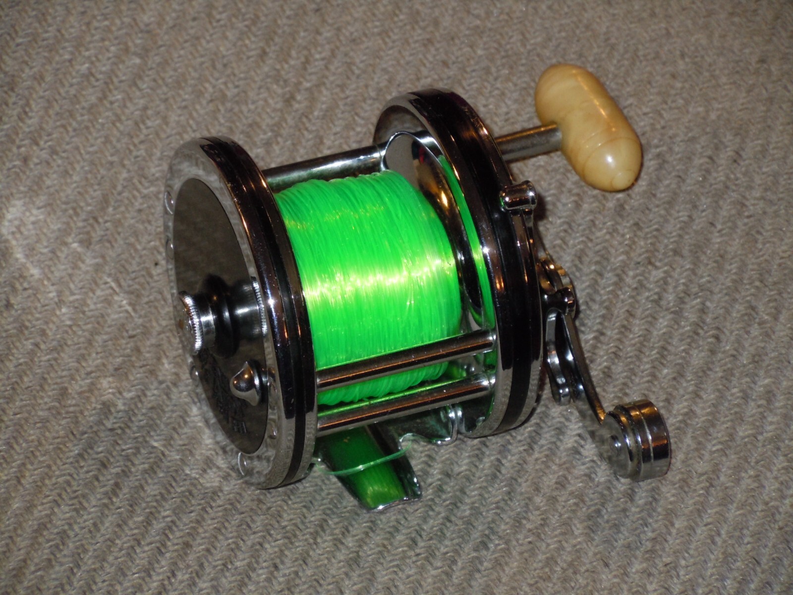 Vintage Penn 1/0 Senator 110 Fishing Reel Cream Swirl Torpedo Handle