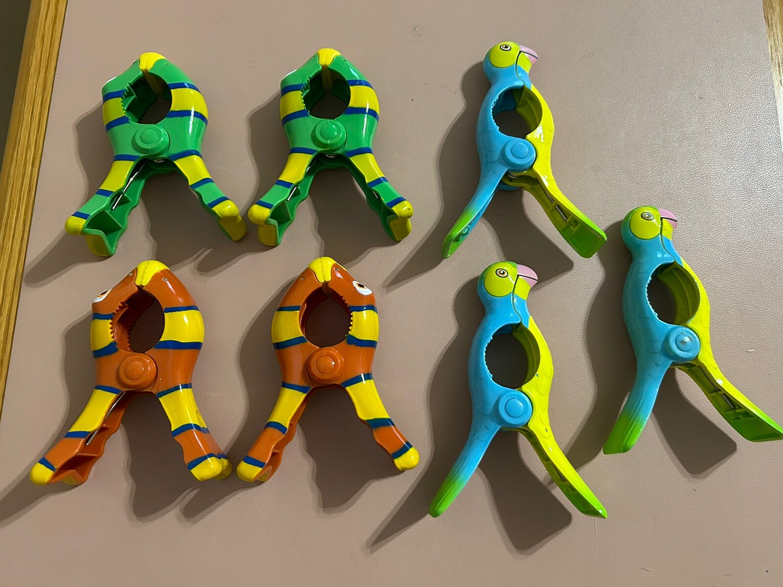 Boca Clips Parrots Birds Tropical Nemo Fish Orange Green Yel