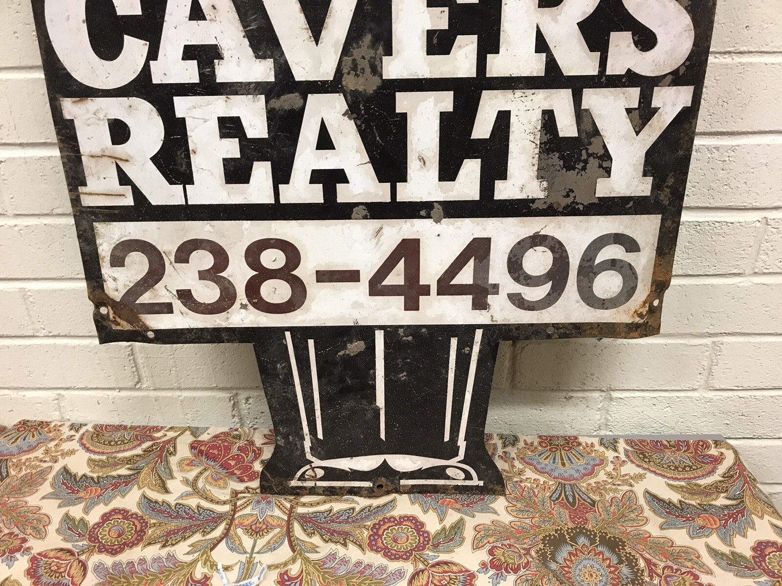 ANTIQUE VTG MAN SHAPED METAL REAL ESTATE SIGN 2 SIDED 20” X 36” CAVERS