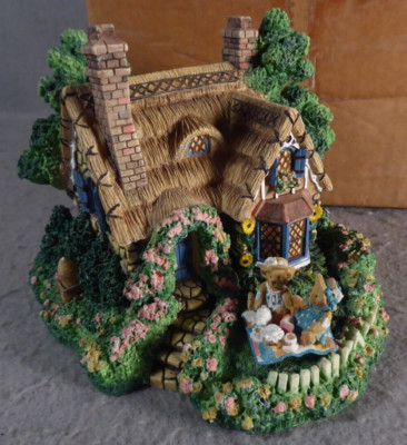 Cherished Teddies Village Collection Bear Picnic for Two Figurines Cottage House