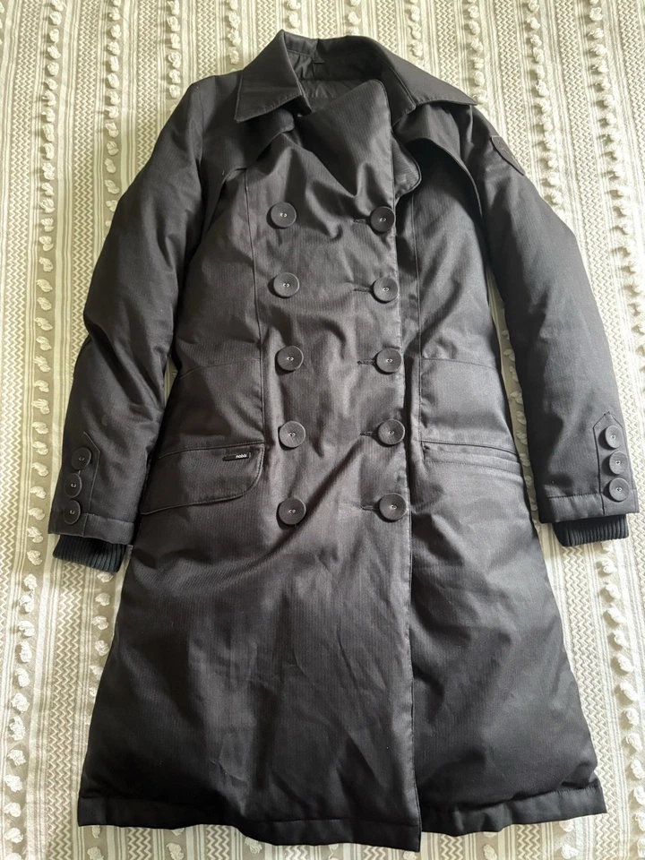 Gabardina parka negra de doble botonadura de plumón de pato Nobis para mujer talla XS Foto 4 de 4