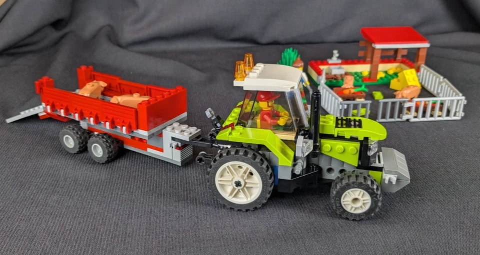 Lego City Pig Farm & Tractor 7684 completo retirado Foto 3 de 4