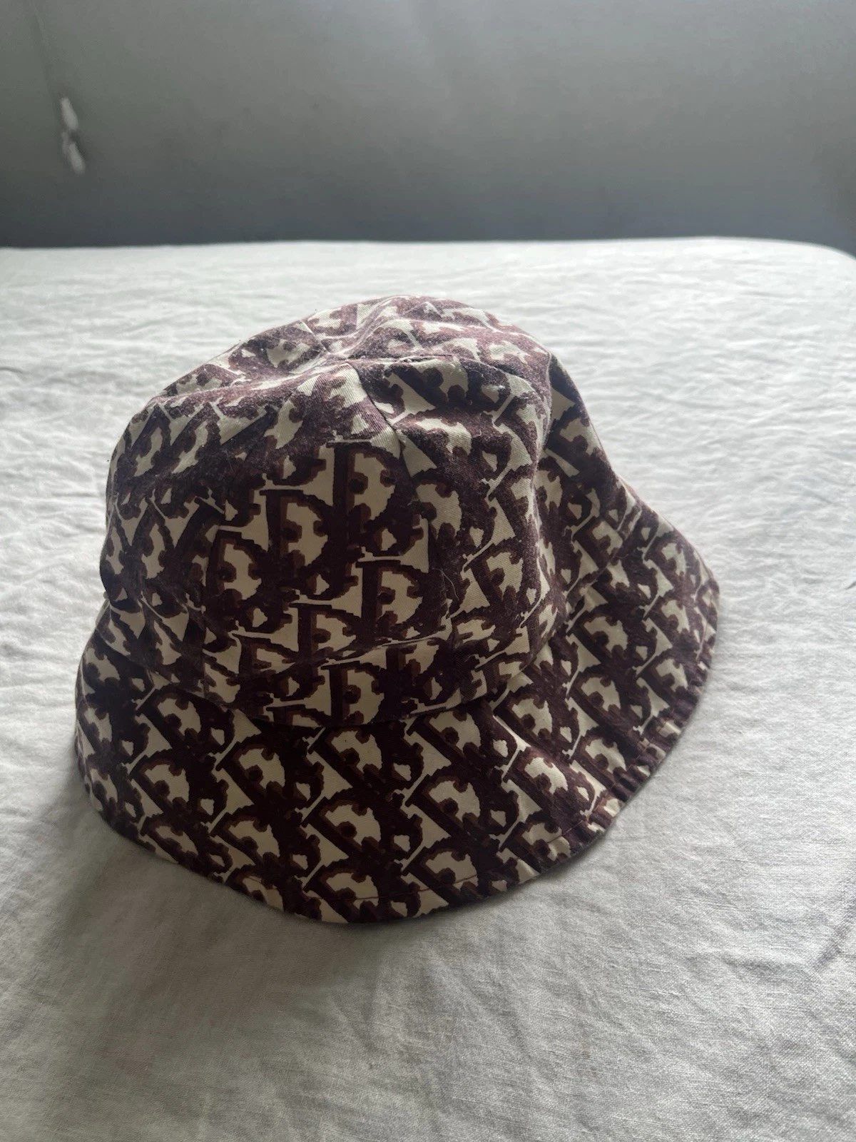 Chapeau seau trotteur Christian Dior vintage années 70