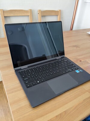 Samsung Galaxy Book2 360 13.3'' Intel 12th Gen Core i5 256GB Graphite - excellent