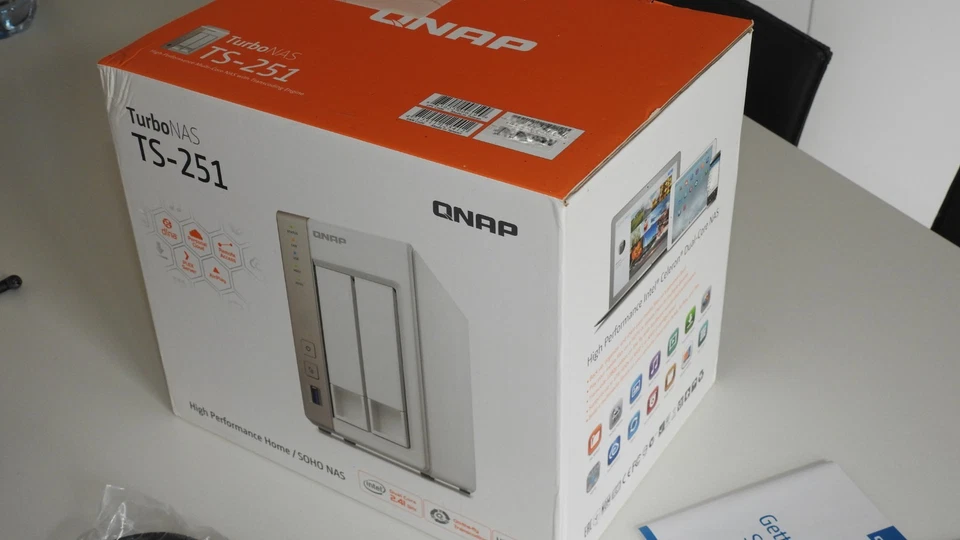 QNAP TurboNAS TS-251 2GB 2,5"/3,5" SATA III NAS - Bianco - Immagine 2 di 4