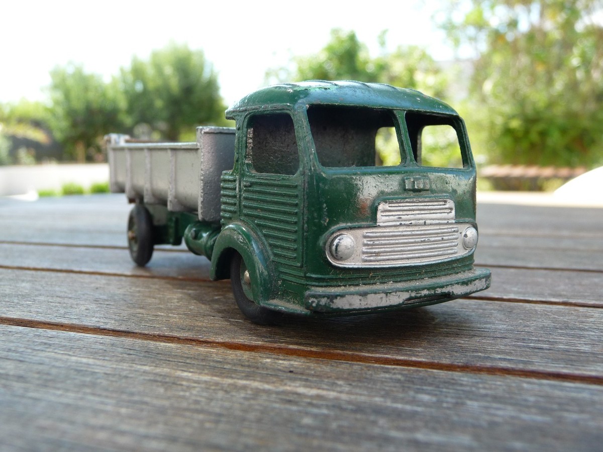 DINKY TOYS Réf 33B Simca Cargo Benne Entrepreneur 1955 - Vert/Gris - État Quasi Neuf (sans Boîte)