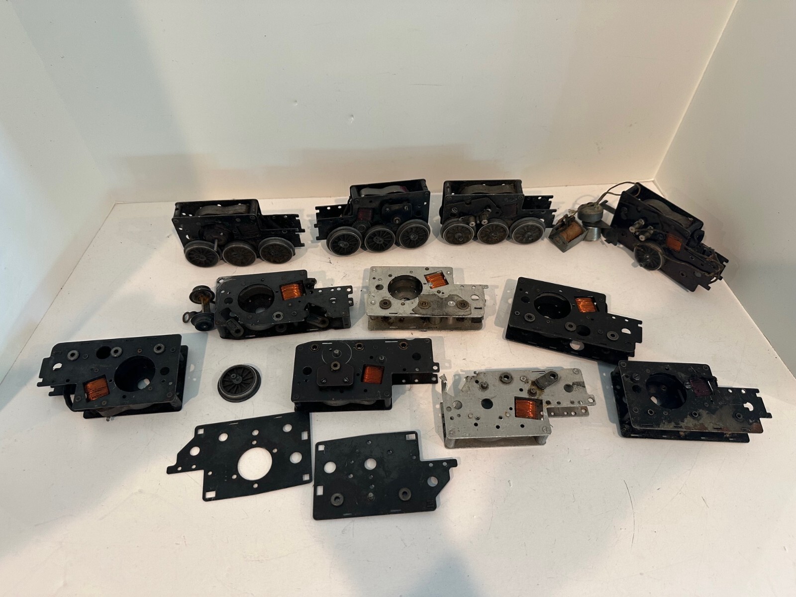 LIONEL Steam Locomotive Motors and Parts for 6-Wheel Chassis - PARTS Lot