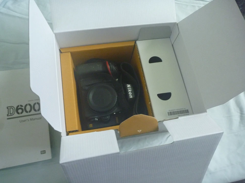 Nikon D600 DSLR Digital Camera as new, still boxed, used as backup only - image 2 of 4