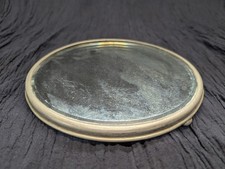 Antiguo 8" de diámetro. Bandeja de exhibición de tocador con espejo biselado con plataforma plateada