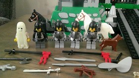 LEGO Castle: King's Castle (10176) 100% Complete w Minifigures & Instructions