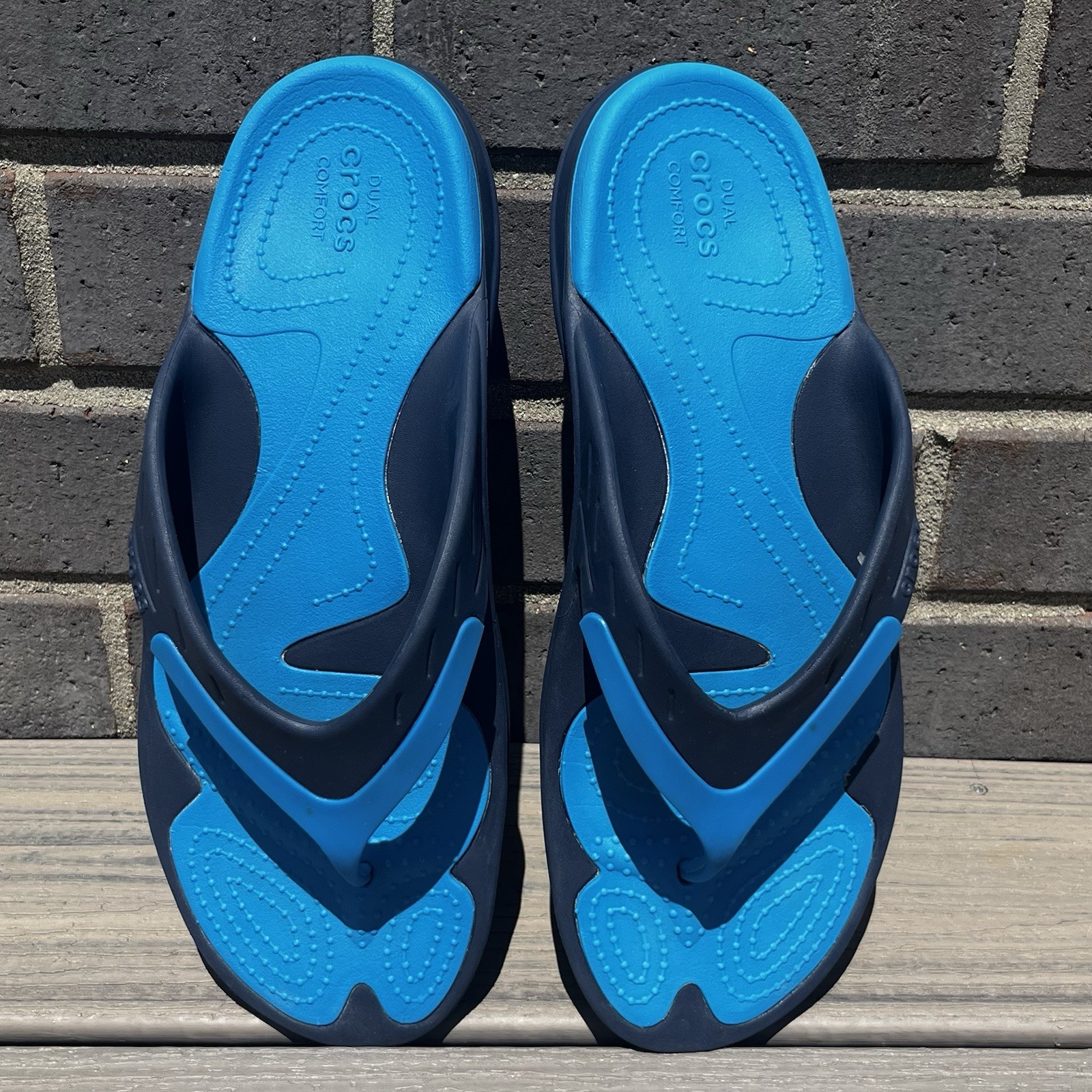 Crocs Athens Thong Sandals Men's Size 11 Light Blue Dark Blue EUC Pool Flip Flop image 4