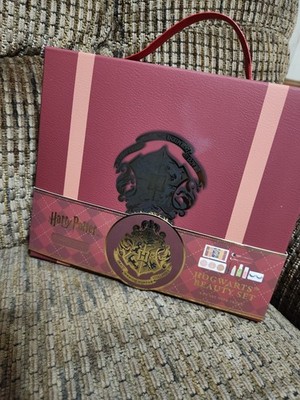 Profusion Cosmetics Harry Potter Holiday Hogwarts Beauty 9PC Set With Trunk 