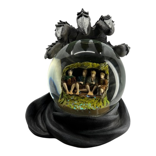 2001 NECA Lord of the Rings Snow Globe "Hobbits in Hiding" Nazgul Hand Display - Picture 2 of 8