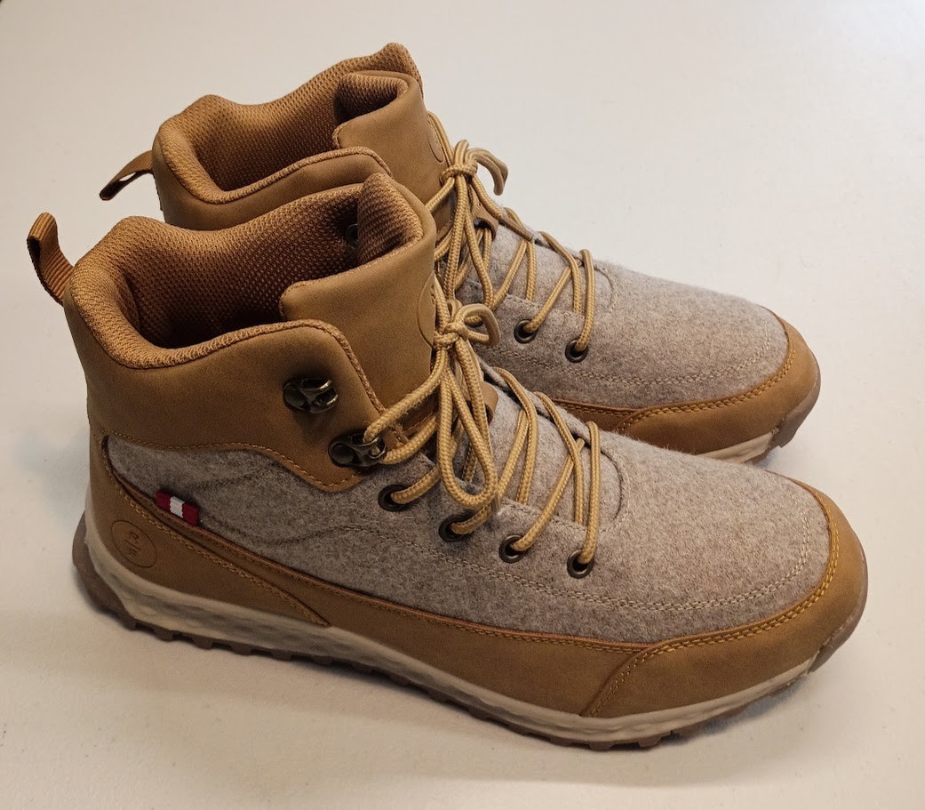 Trail hiking boots size 9.5 Reserve Footwear-image